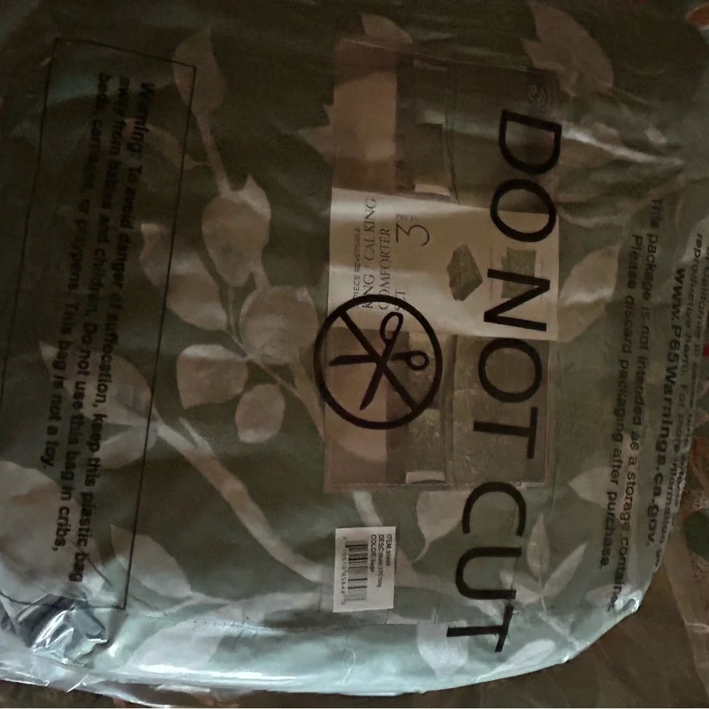 NWT Serene Green Floral Comforter Set